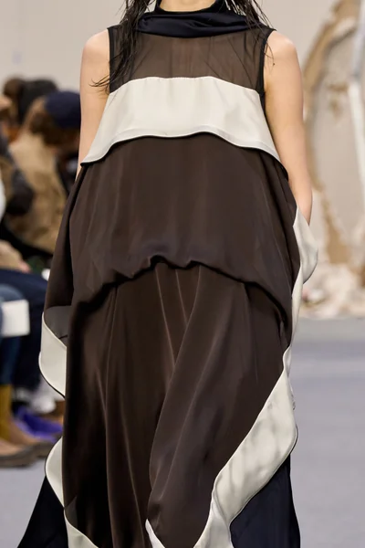 Look 18